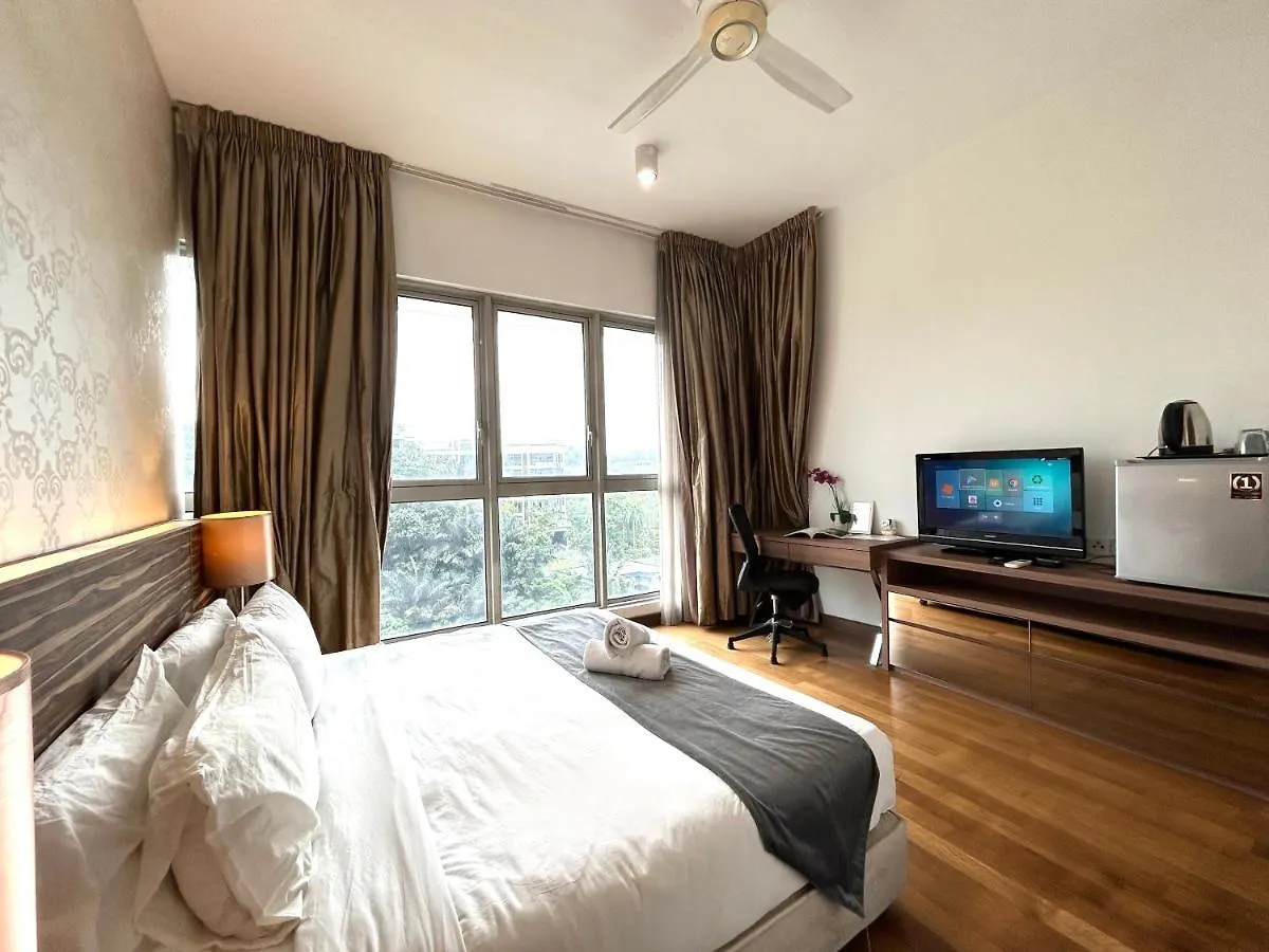 Apartment Kl City 2 Room In Regalia Suites @ Klcc View Infinity Pool Kuala Lumpur Ma­lay­sia